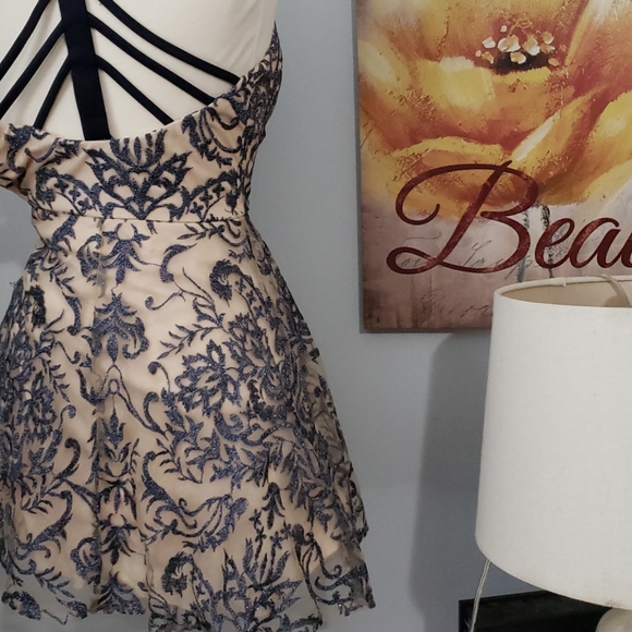 Dress - Picture 4 of 5